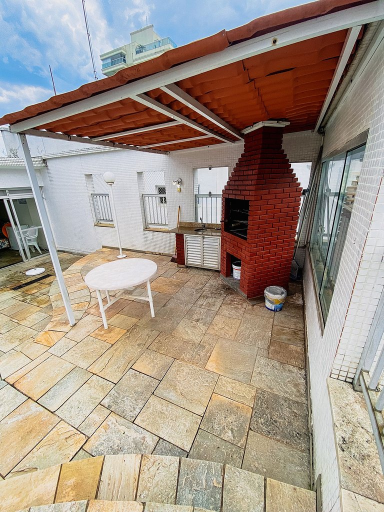 Duplex com piscina e churrasqueira 500m da praia