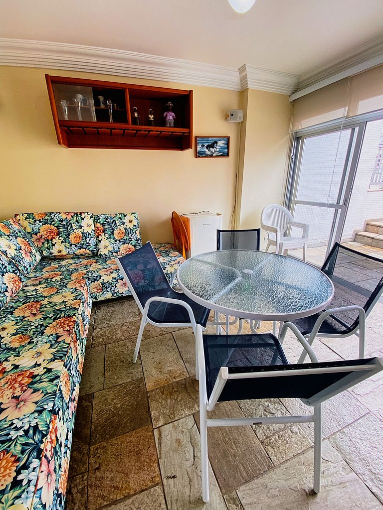 Duplex com piscina e churrasqueira 500m da praia