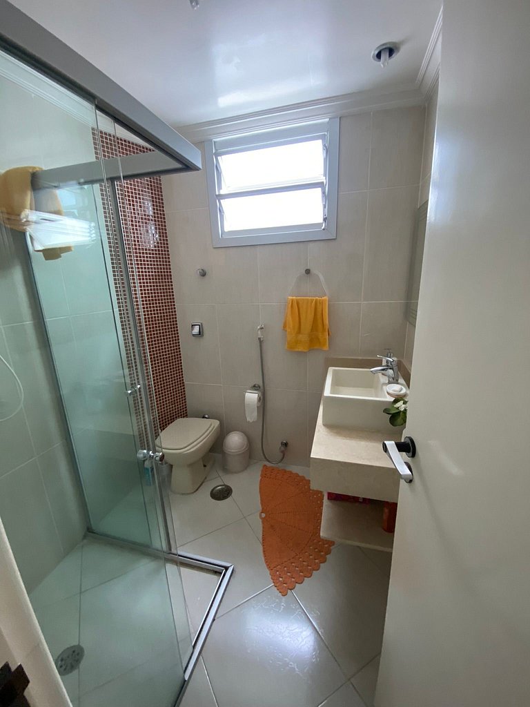 Duplex com piscina e churrasqueira 500m da praia