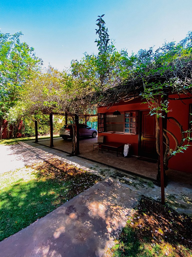 Excelente casa térrea na Granja Viana