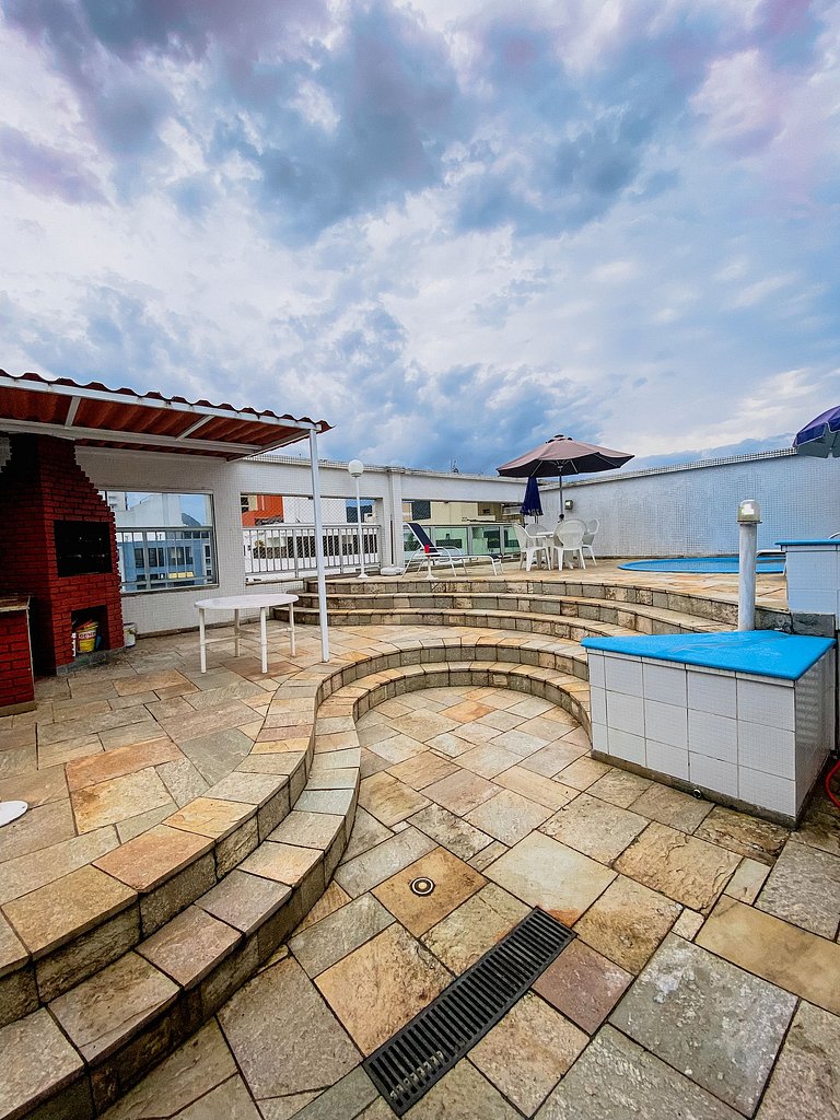 Duplex com piscina e churrasqueira 500m da praia