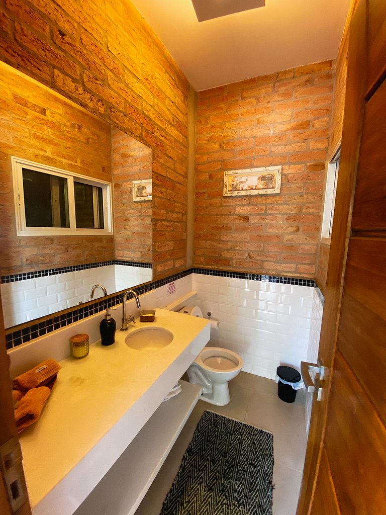 Casa de alto padrão com deck panorâmico e vista total para o