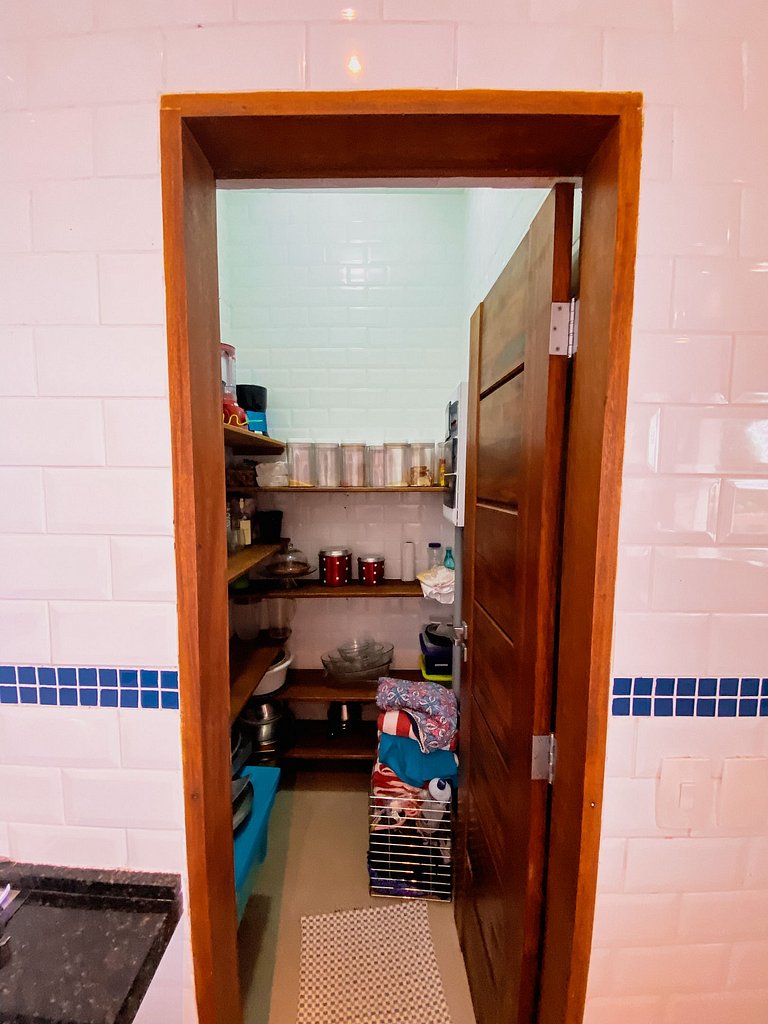 Casa de alto padrão com deck panorâmico e vista total para o