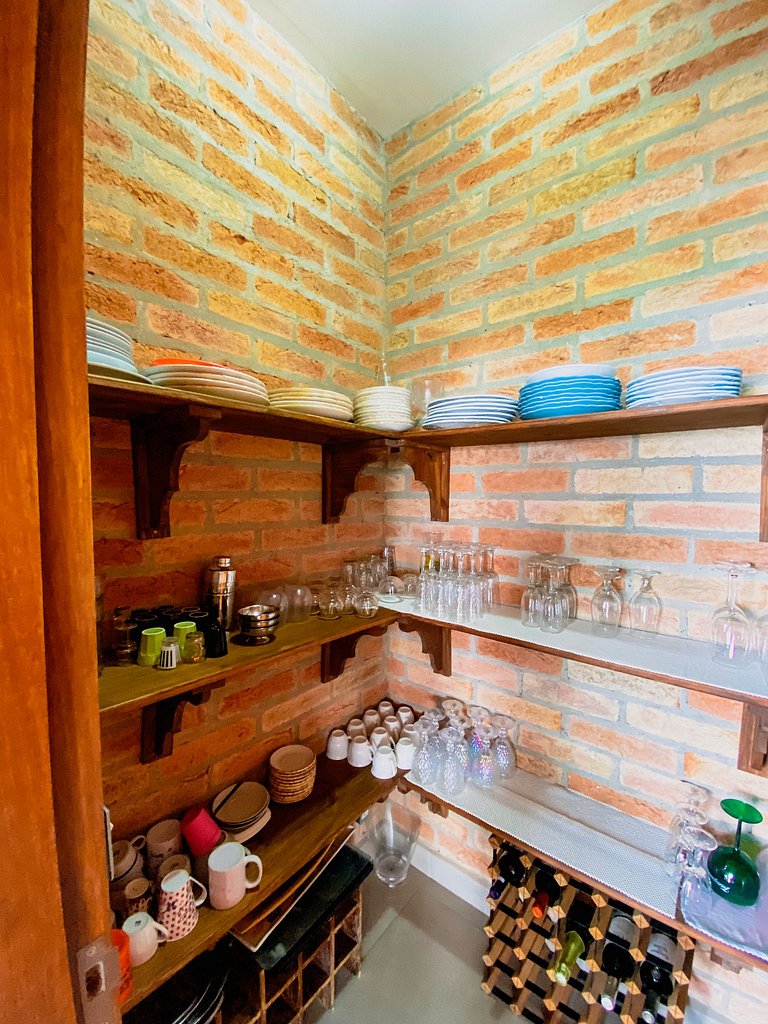 Casa de alto padrão com deck panorâmico e vista total para o