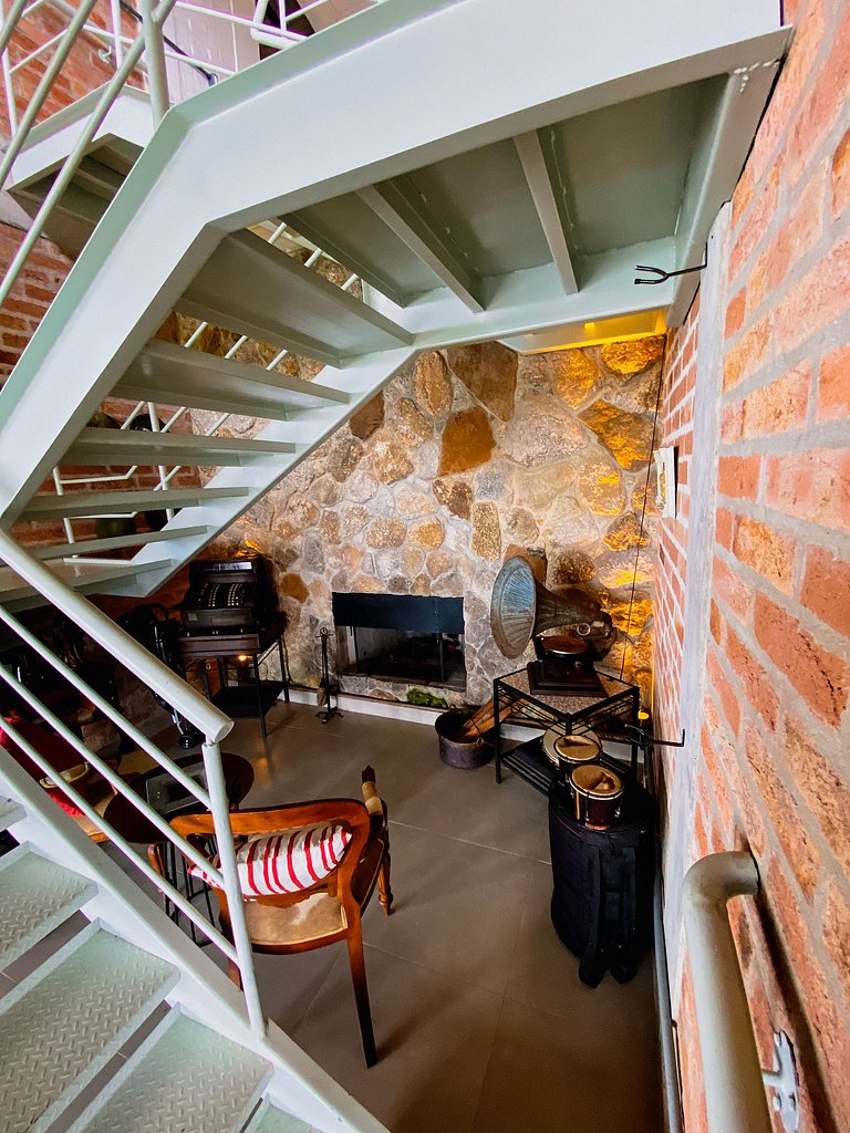 Casa de alto padrão com deck panorâmico e vista total para o