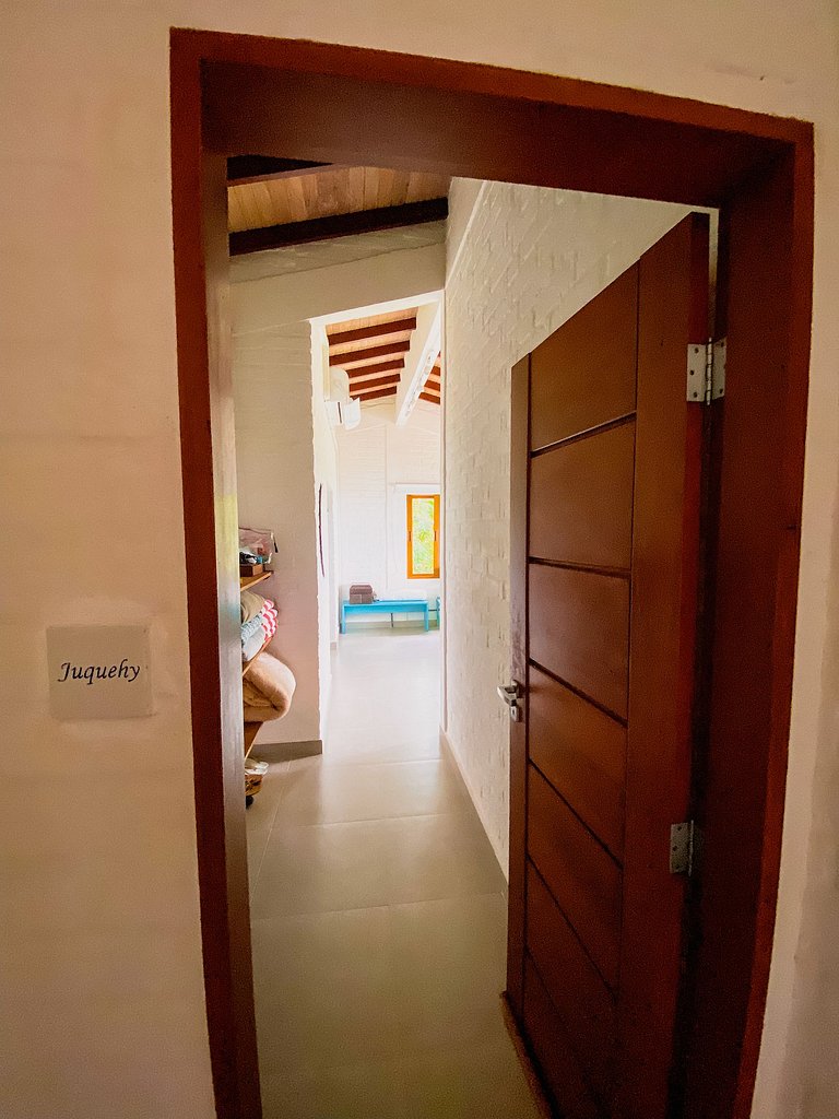 Casa de alto padrão com deck panorâmico e vista total para o