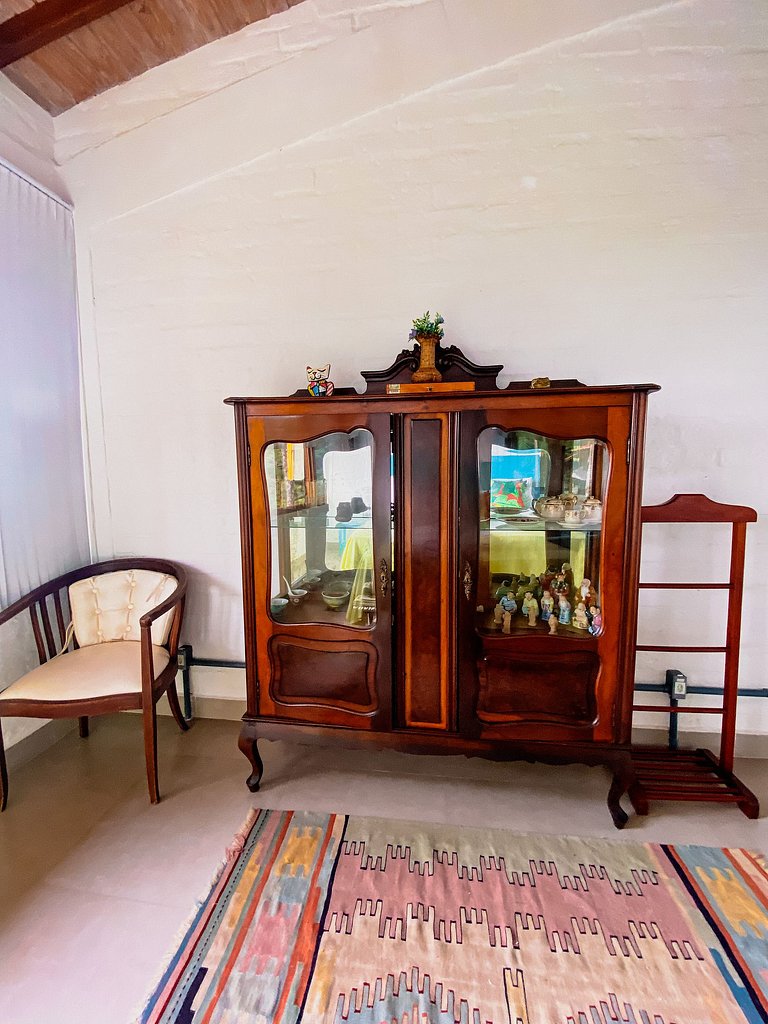 Casa de alto padrão com deck panorâmico e vista total para o