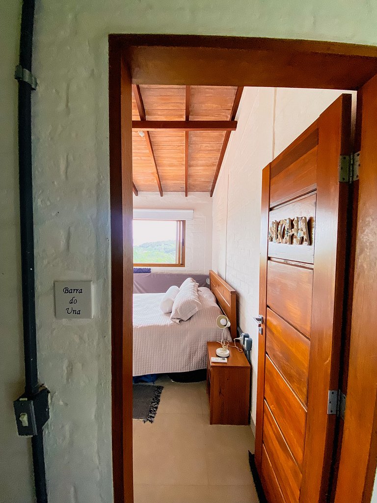 Casa de alto padrão com deck panorâmico e vista total para o