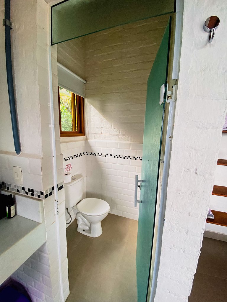 Casa de alto padrão com deck panorâmico e vista total para o