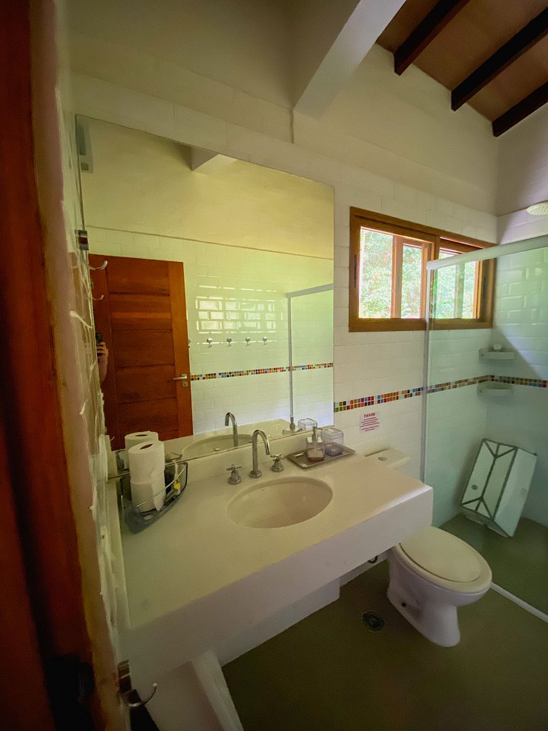 Casa de alto padrão com deck panorâmico e vista total para o