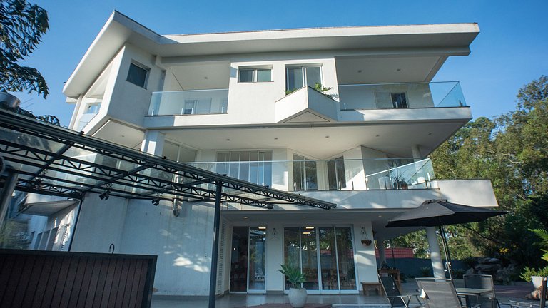 Casa moderna de alto padrão em condomínio exclusivo na Granj