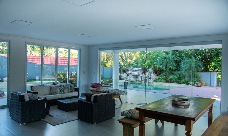 Casa moderna de alto padrão em condomínio exclusivo na Granj