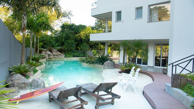 Casa moderna de alto padrão em condomínio exclusivo na Granj