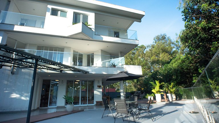 Casa moderna de alto padrão em condomínio exclusivo na Granj