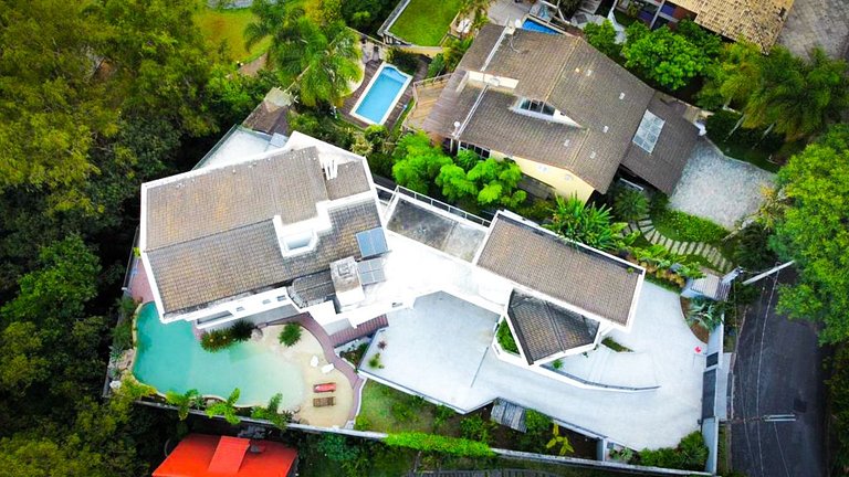 Casa moderna de alto padrão em condomínio exclusivo na Granj