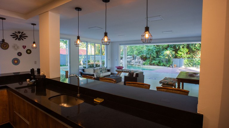 Casa moderna de alto padrão em condomínio exclusivo na Granj