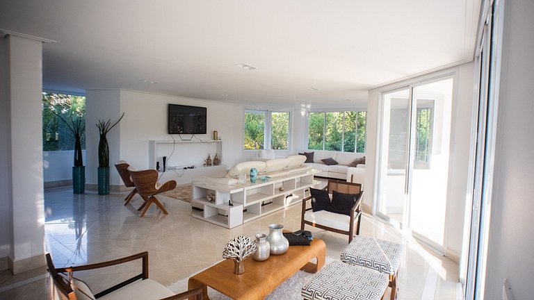 Casa moderna de alto padrão em condomínio exclusivo na Granj