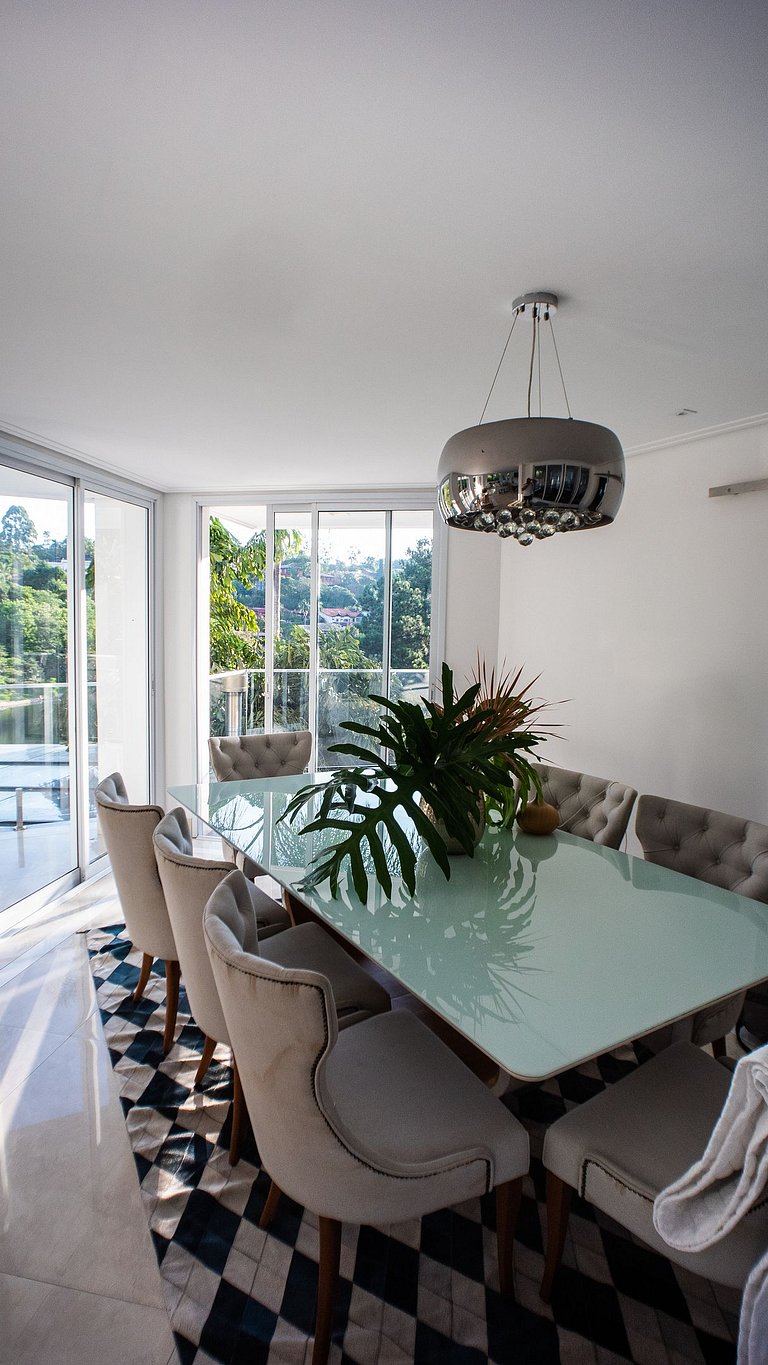 Casa moderna de alto padrão em condomínio exclusivo na Granj