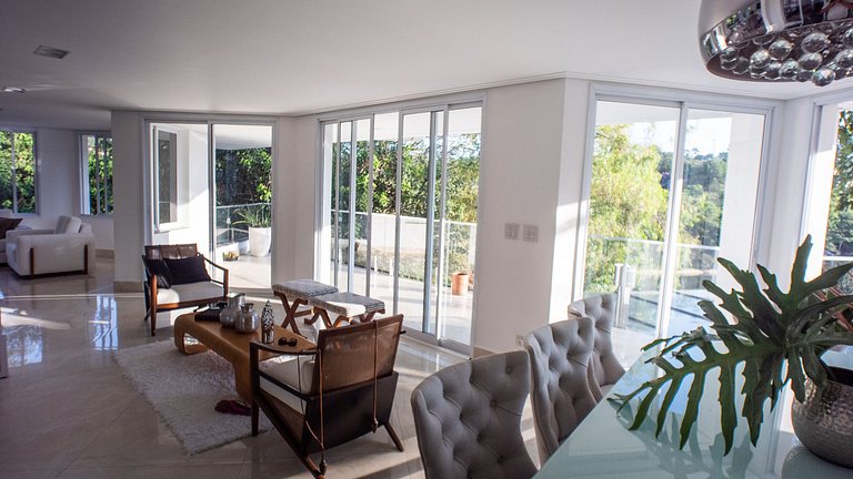 Casa moderna de alto padrão em condomínio exclusivo na Granj