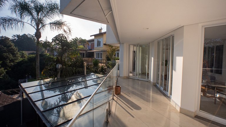 Casa moderna de alto padrão em condomínio exclusivo na Granj