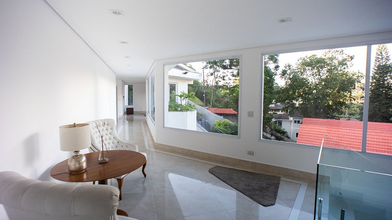 Casa moderna de alto padrão em condomínio exclusivo na Granj