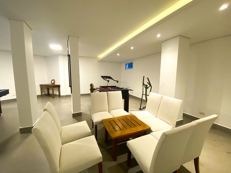 Casa moderna de alto padrão em condomínio exclusivo na Granj