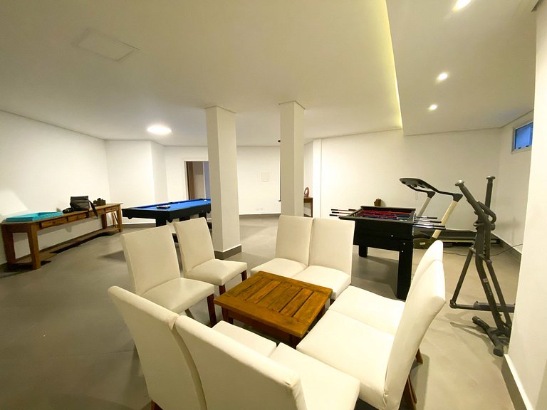 Mansão em condomínio exclusivo na Granja Viana