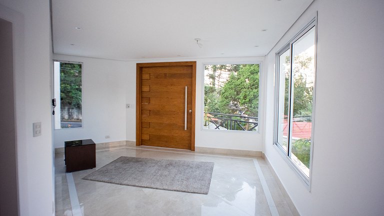 Mansão em condomínio exclusivo na Granja Viana