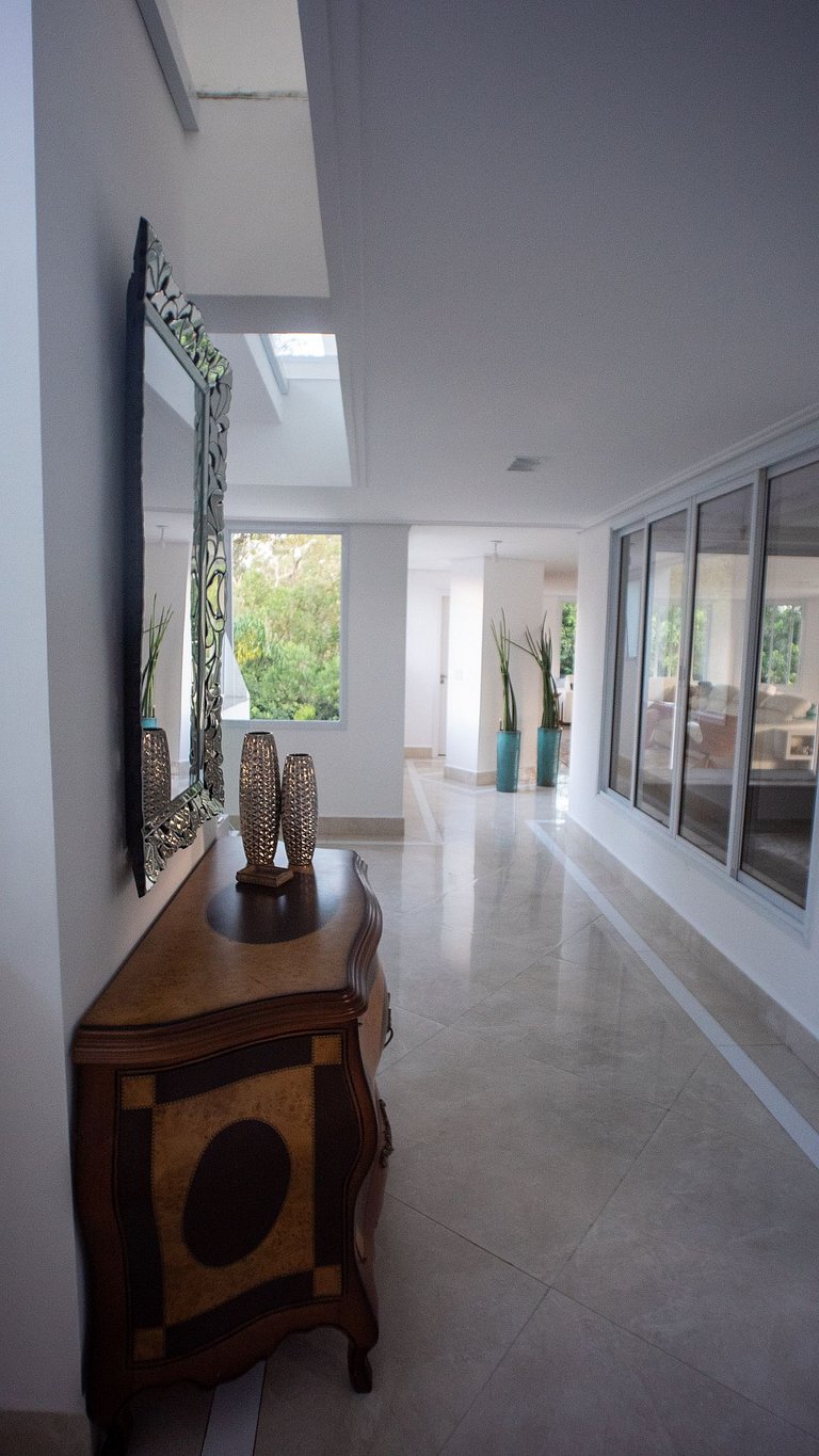 Casa moderna de alto padrão em condomínio exclusivo na Granj