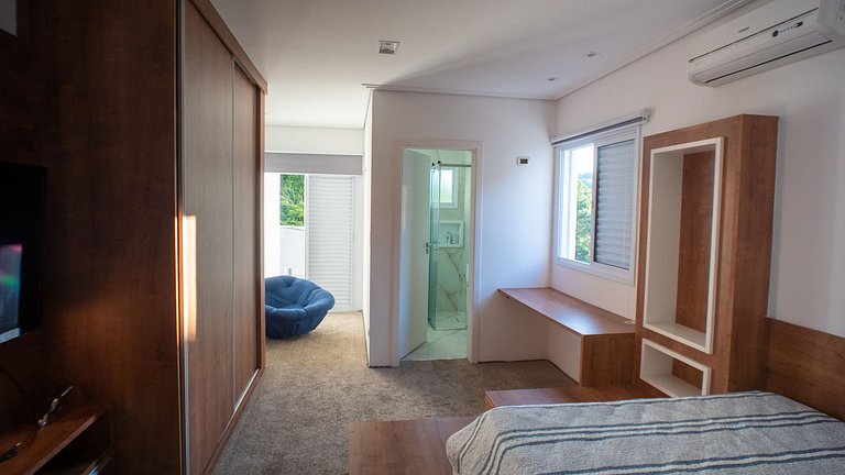 Casa moderna de alto padrão em condomínio exclusivo na Granj