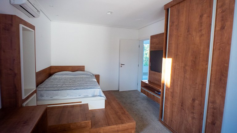 Casa moderna de alto padrão em condomínio exclusivo na Granj