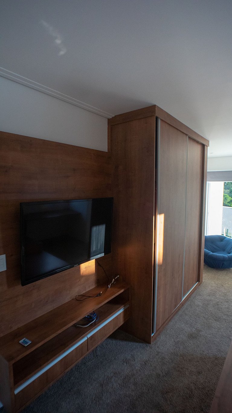 Casa moderna de alto padrão em condomínio exclusivo na Granj