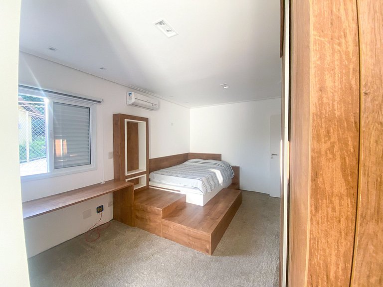 Casa moderna de alto padrão em condomínio exclusivo na Granj