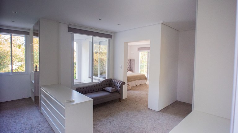 Casa moderna de alto padrão em condomínio exclusivo na Granj