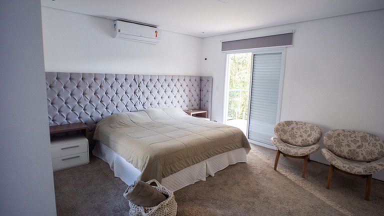 Mansão em condomínio exclusivo na Granja Viana