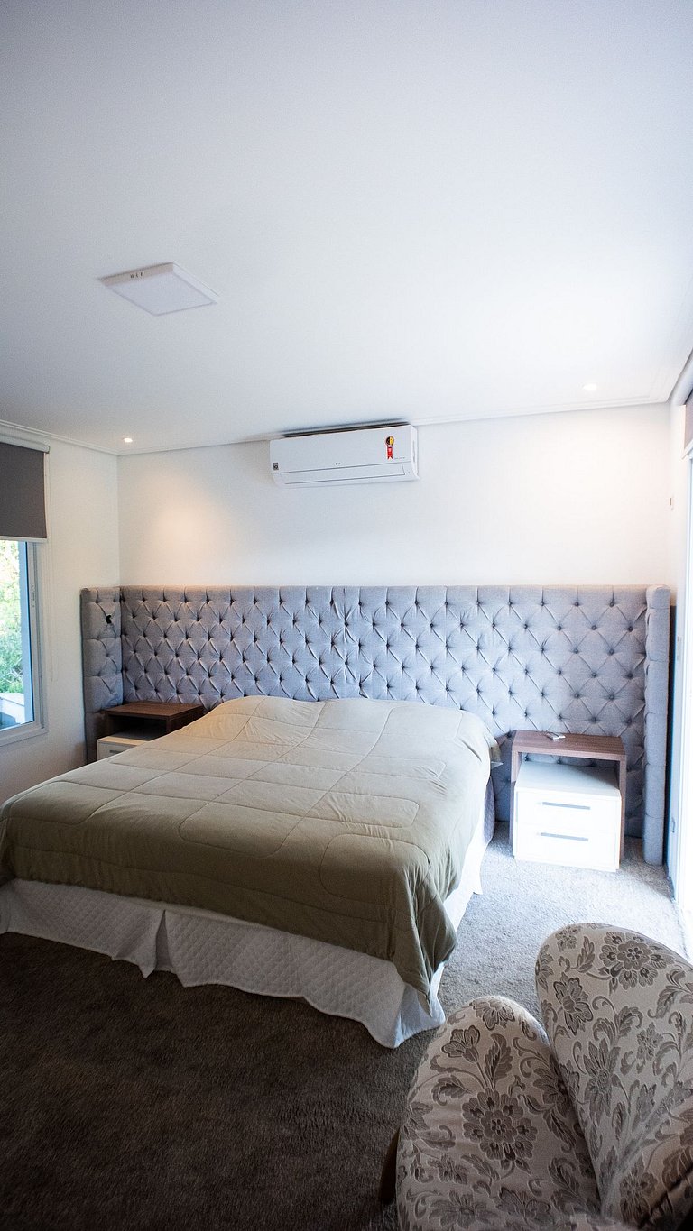 Casa moderna de alto padrão em condomínio exclusivo na Granj