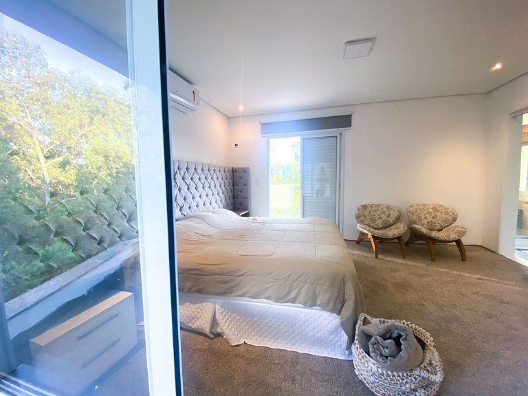 Casa moderna de alto padrão em condomínio exclusivo na Granj