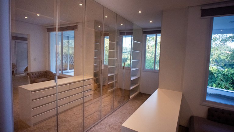 Casa moderna de alto padrão em condomínio exclusivo na Granj