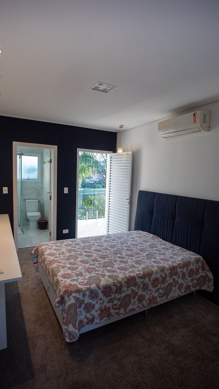 Casa moderna de alto padrão em condomínio exclusivo na Granj