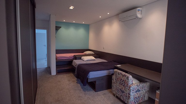 Casa moderna de alto padrão em condomínio exclusivo na Granj