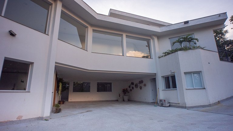 Casa moderna de alto padrão em condomínio exclusivo na Granj