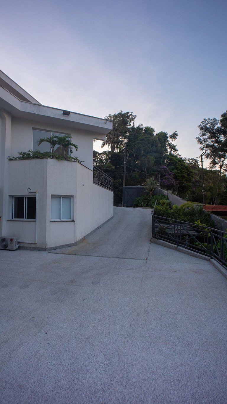 Casa moderna de alto padrão em condomínio exclusivo na Granj