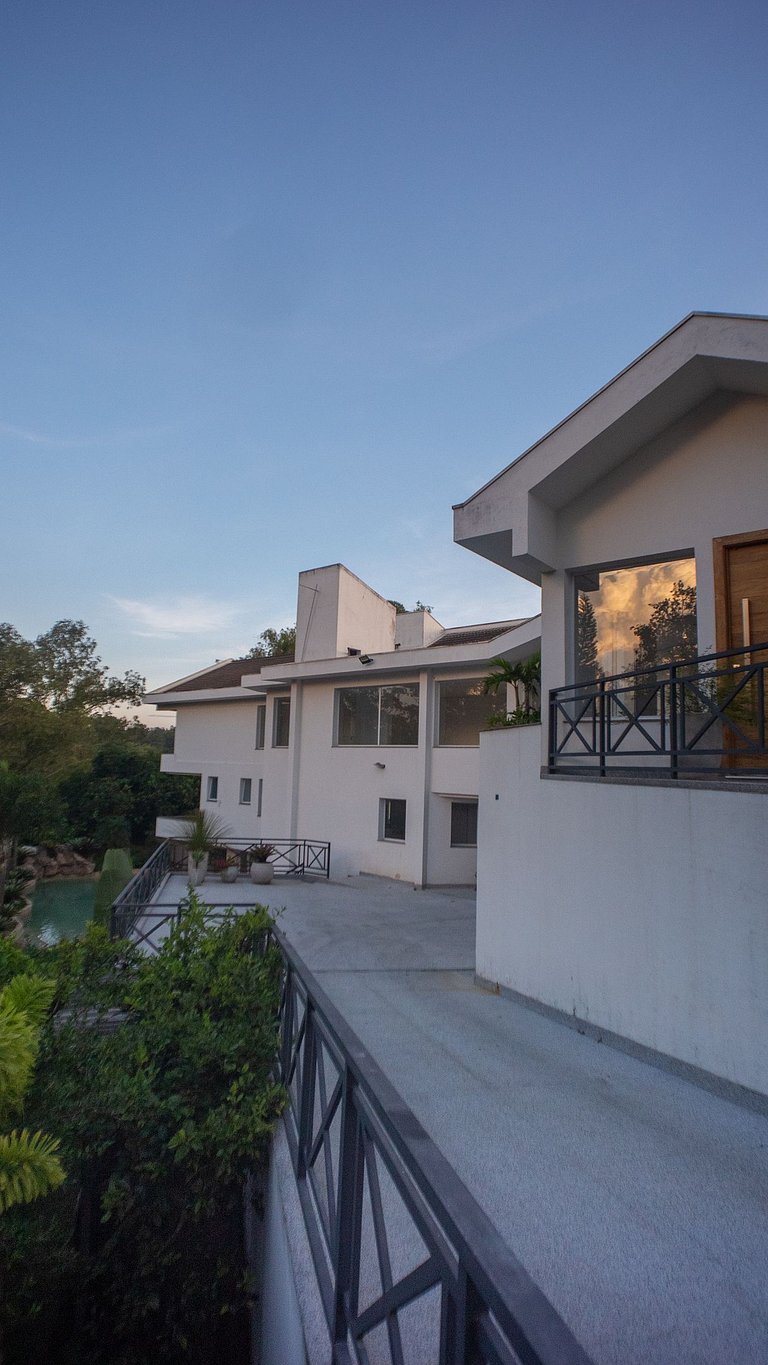 Casa moderna de alto padrão em condomínio exclusivo na Granj