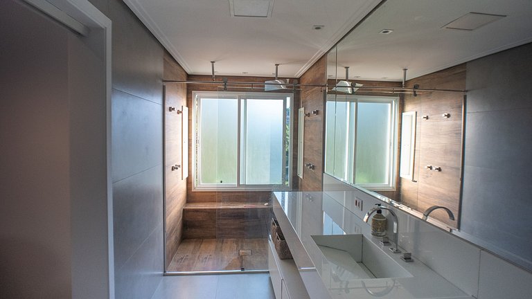 Casa moderna de alto padrão em condomínio exclusivo na Granj