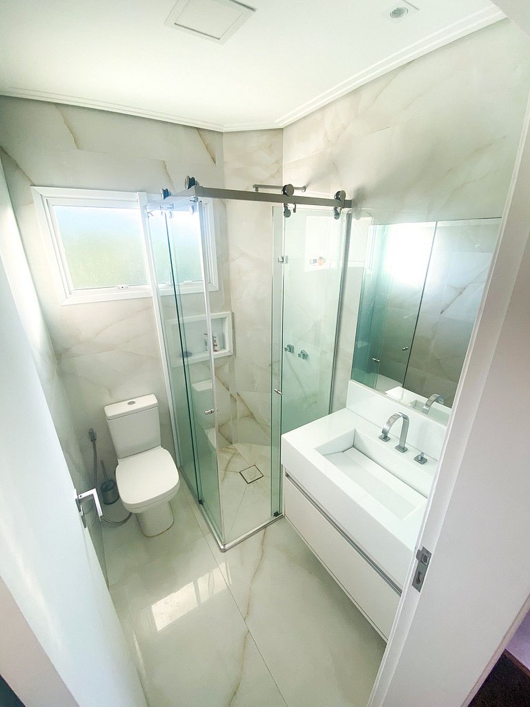 Casa moderna de alto padrão em condomínio exclusivo na Granj