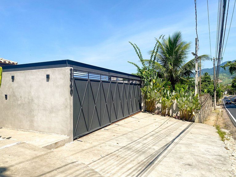 Casa pé na areia, piscina e 5 suítes em São Sebastião