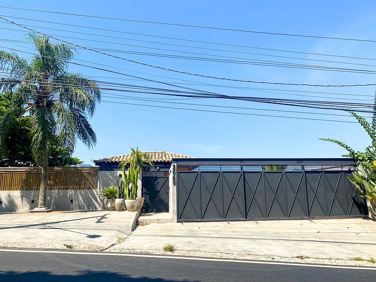 Casa pé na areia, piscina e 5 suítes em São Sebastião