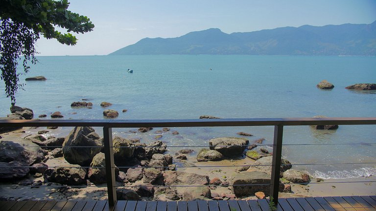 Casa pé na areia, piscina e 5 suítes em São Sebastião
