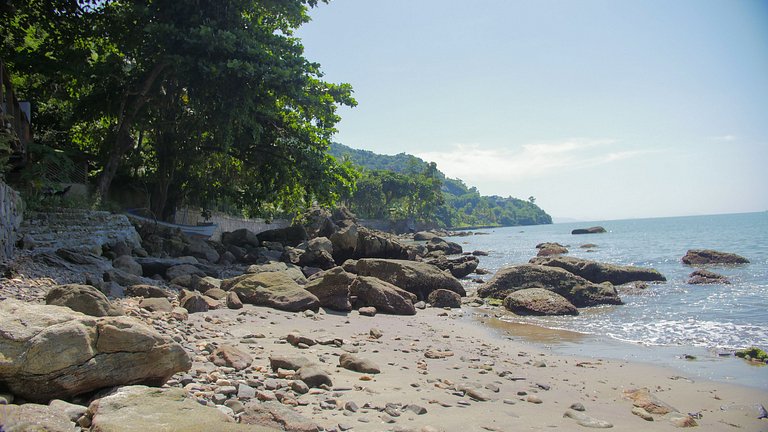 Casa pé na areia, piscina e 5 suítes em São Sebastião