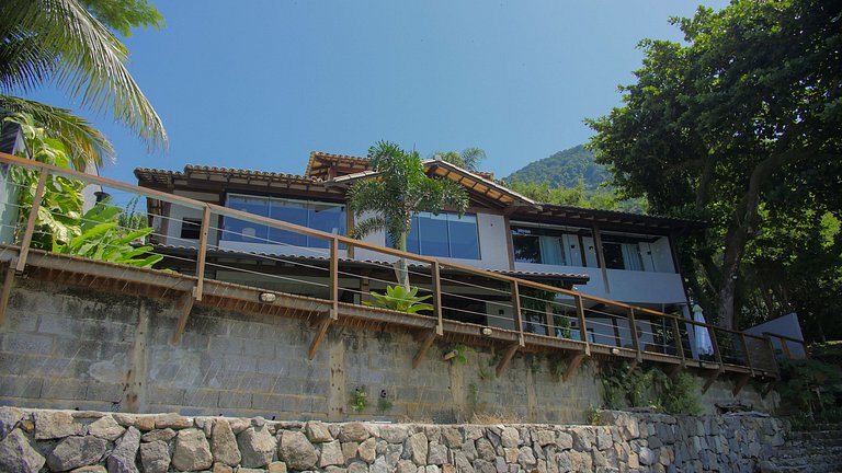 Casa pé na areia, piscina e 5 suítes em São Sebastião